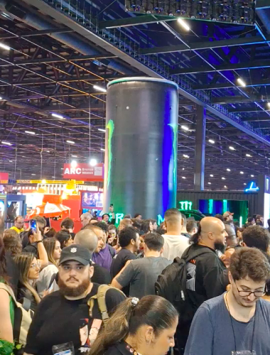 Carrinhos de bebê e cosplays: Eventos de cultura pop viram programa obrigatório para famílias em São Paulo