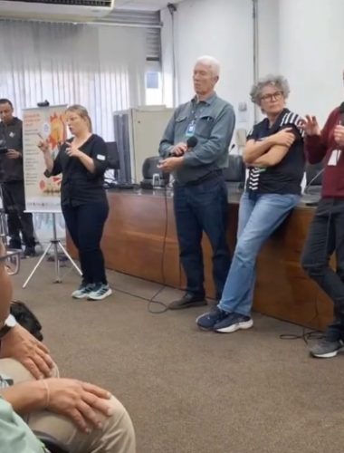 Alunos dos Pontos de Cultura das rádios comunitárias visitam a Câmara Municipal de São Paulo
